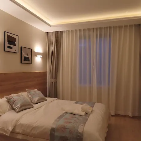 Avec Grand Lit Et Salle De Bain Privative Pour 2 Personnes * Bondy